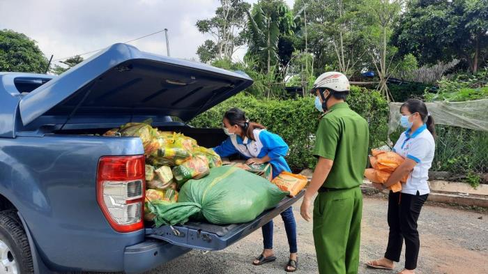 Trao quà đến người dân ở P.Phước Long A, P.Long Phước (ngày 17/09/2021)